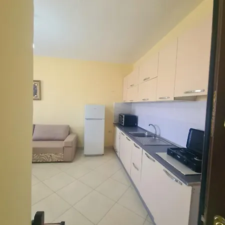 Apartamento Roan Room's Golem (Tirana)